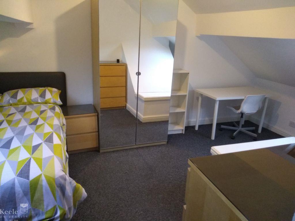 Student in Keele houses homes flats housing